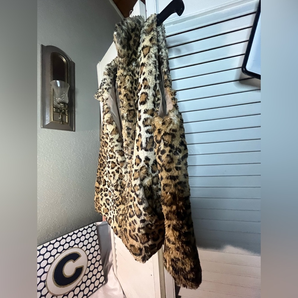BETSEY JOHNSON Cheetah hook and eye Faux Fur Vest with pockets - Picture 9 of 12